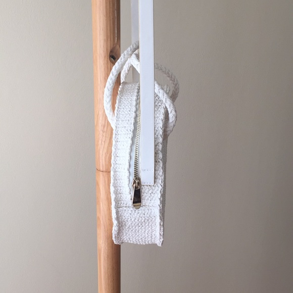 ✨HOST PICK✨ Round Summer Rattan Straw Crossbody with Handles Bag - Picture 4 of 7